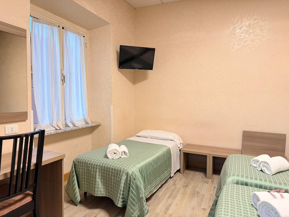 غرفة رباعية بأربعة أسرّة، Concorde Hotel 2/5