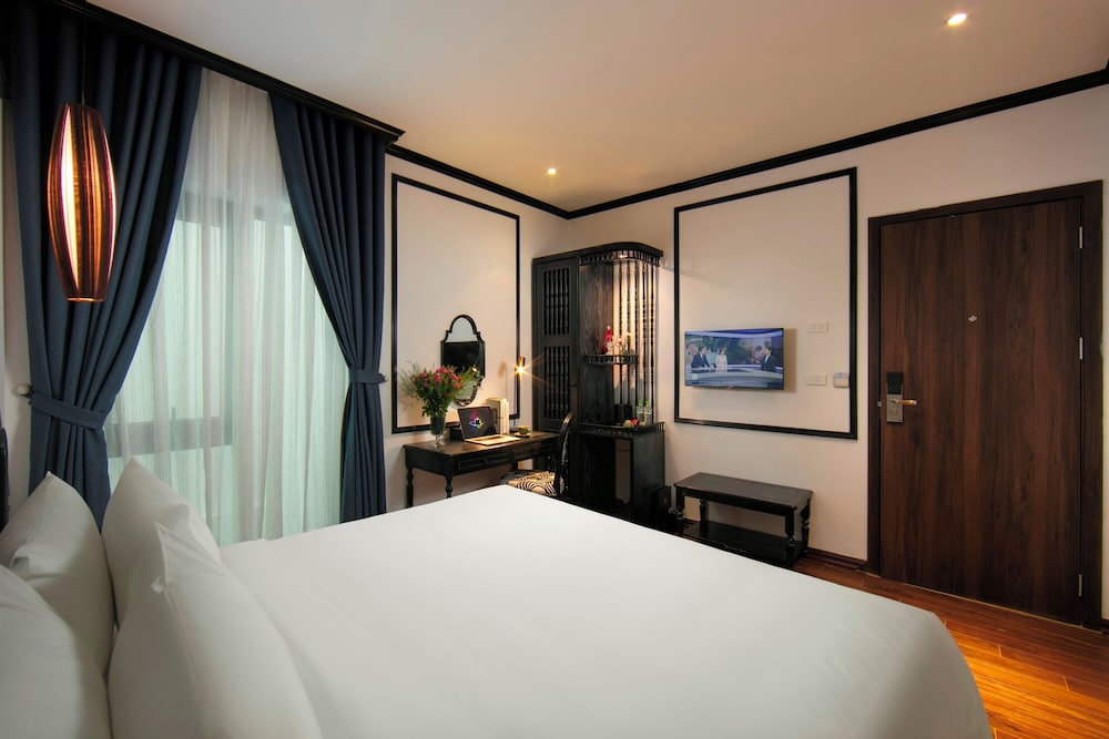 EXECUTIVE, QUEEN BED