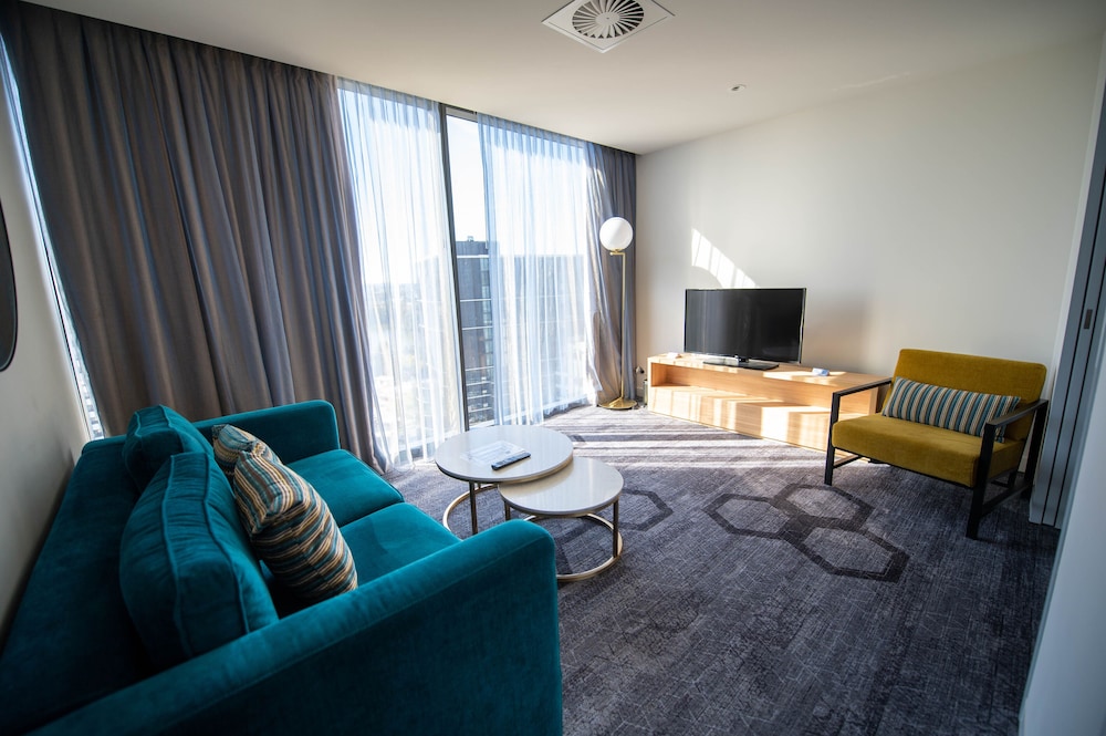 Mercure Canberra Belconnen 53/69