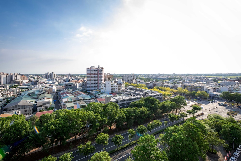 Royal Chiayi Hotel 64/66