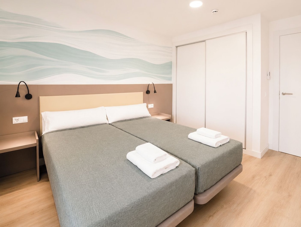 1 Bedroom, Renovated, Superior, Apartment, Twin Beds, Sofa, Terrace