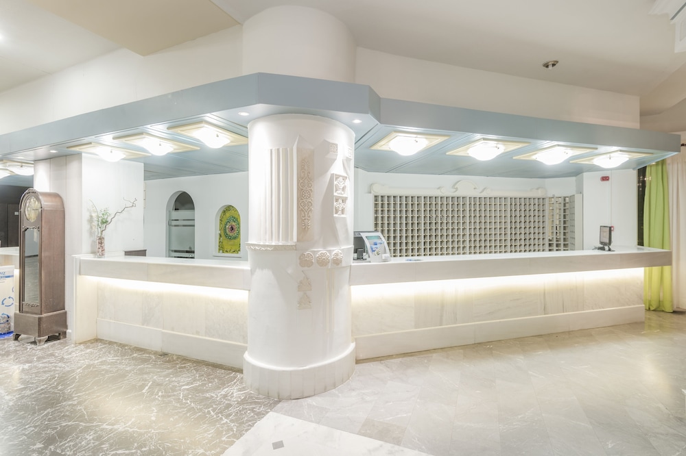 Atlantis Hotel 6/50