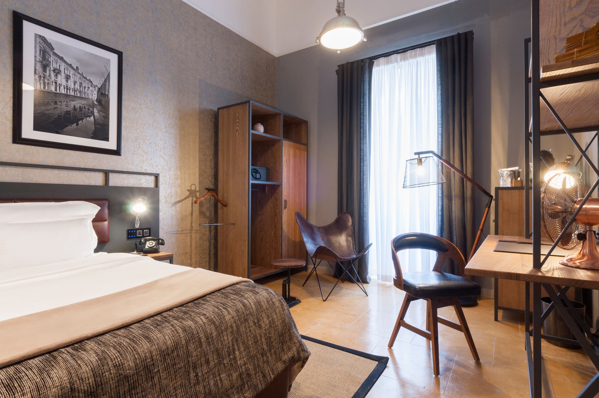 DELUXE, DOUBLE OR TWIN BED