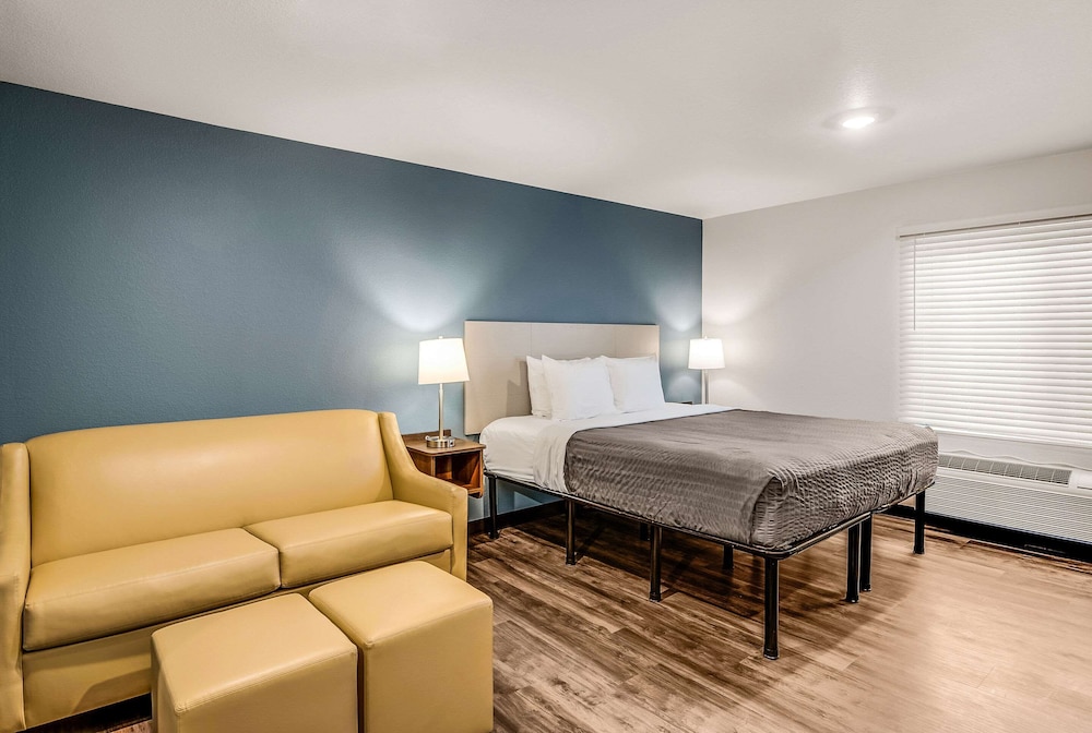 WoodSpring Suites West Des Moines 19/38