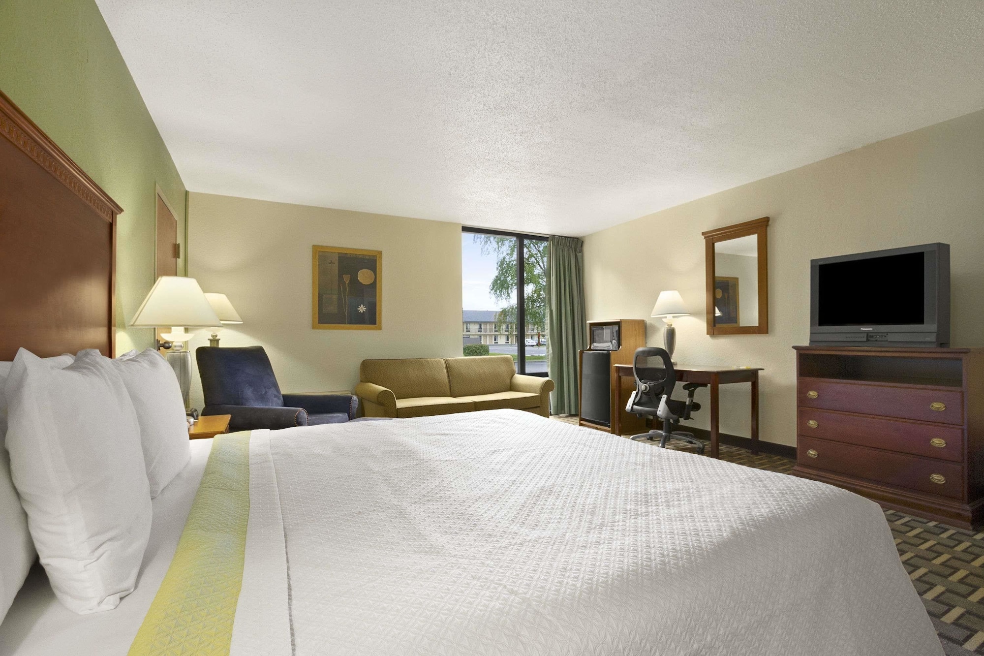 STANDARD, KING BED, ACCESSIBLE