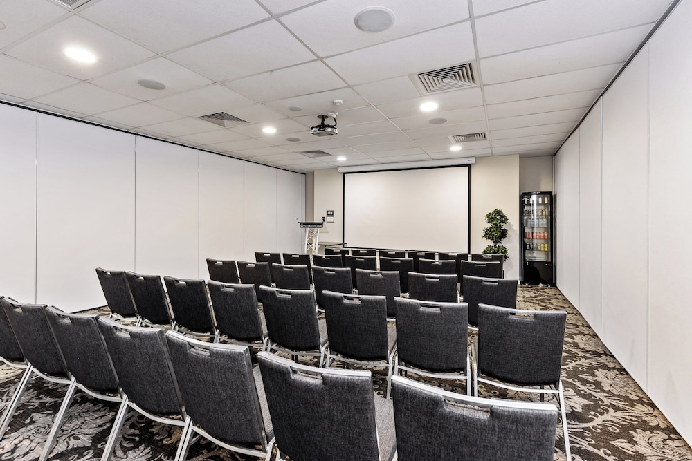 International Hotel Wagga Wagga 61/66