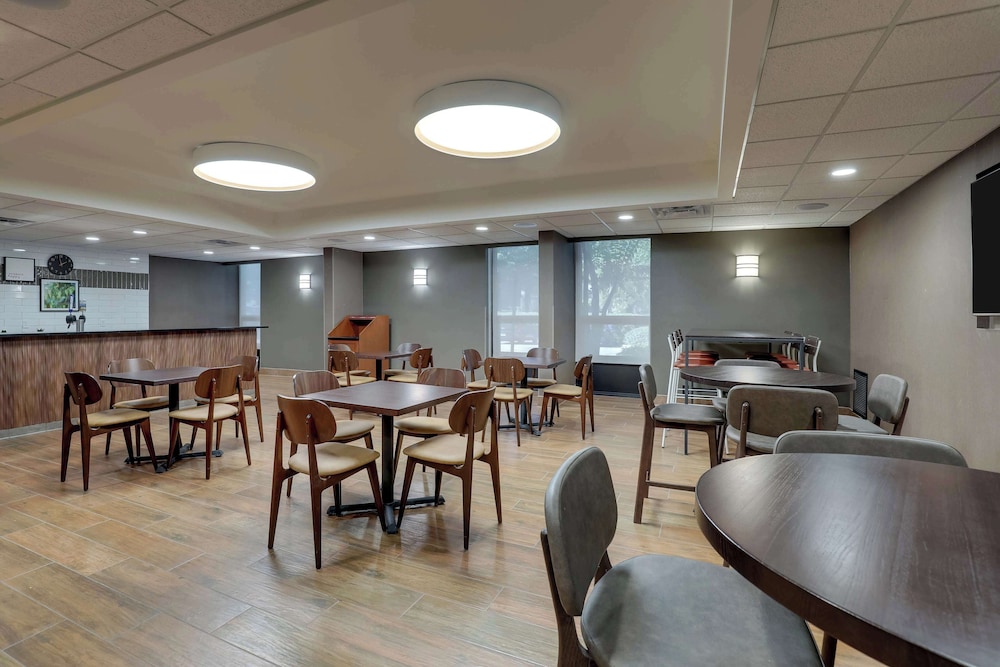 Drury Inn & Suites Charlotte University Place 33/50