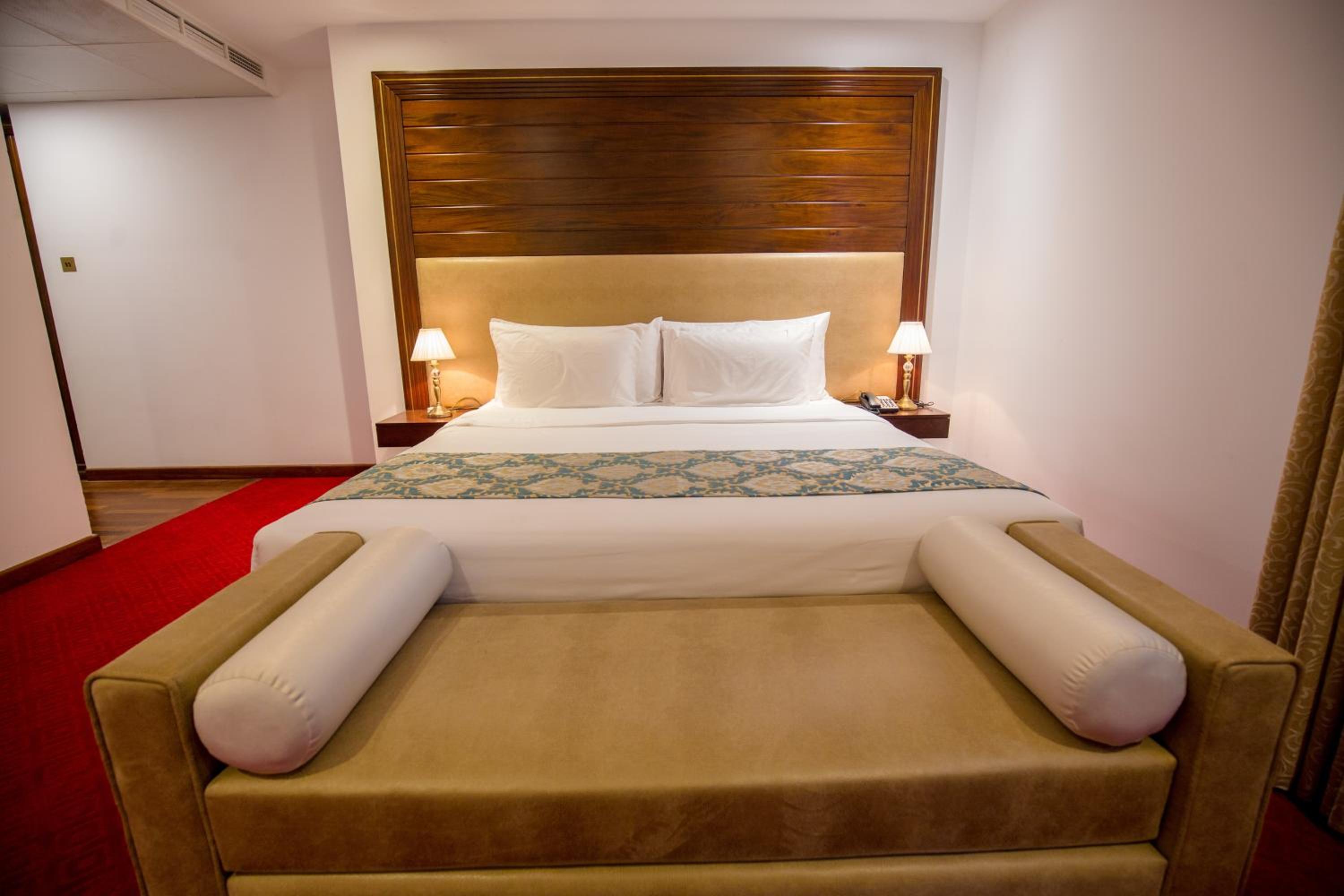 Executive, Suite