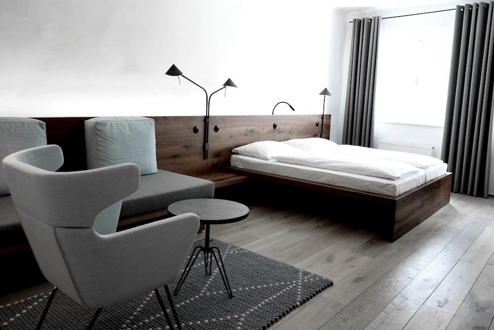 Arthotel Blaue Gans 65/76