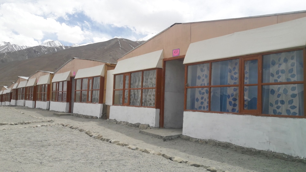 Pangong Holiday Cottages 20/20