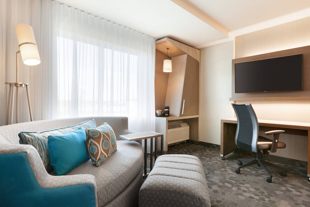Courtyard By Marriott Boston Dedham/Westwood 32/46
