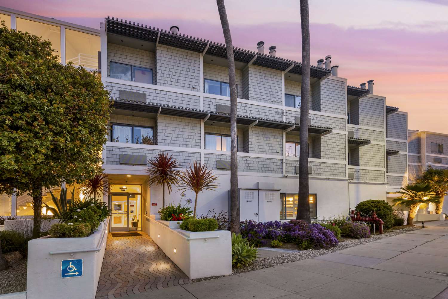 Best Western Plus All Suites Inn 2/47