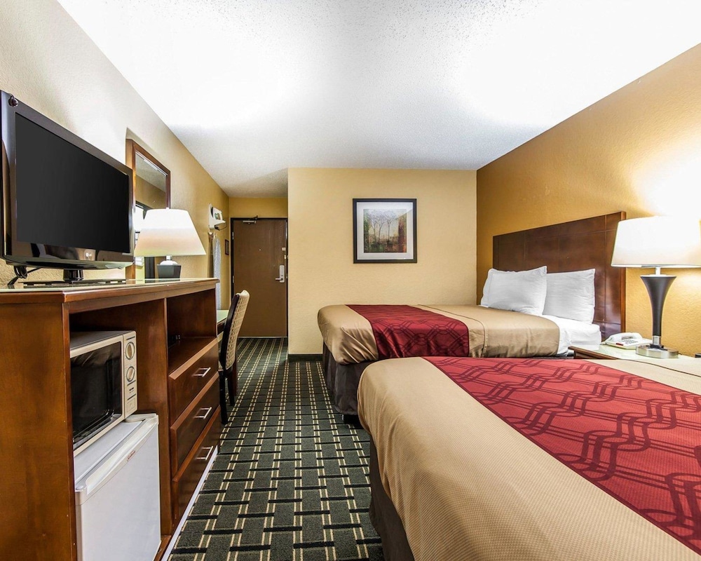 Econo Lodge Cartersville Emerson Lake Point 13/36