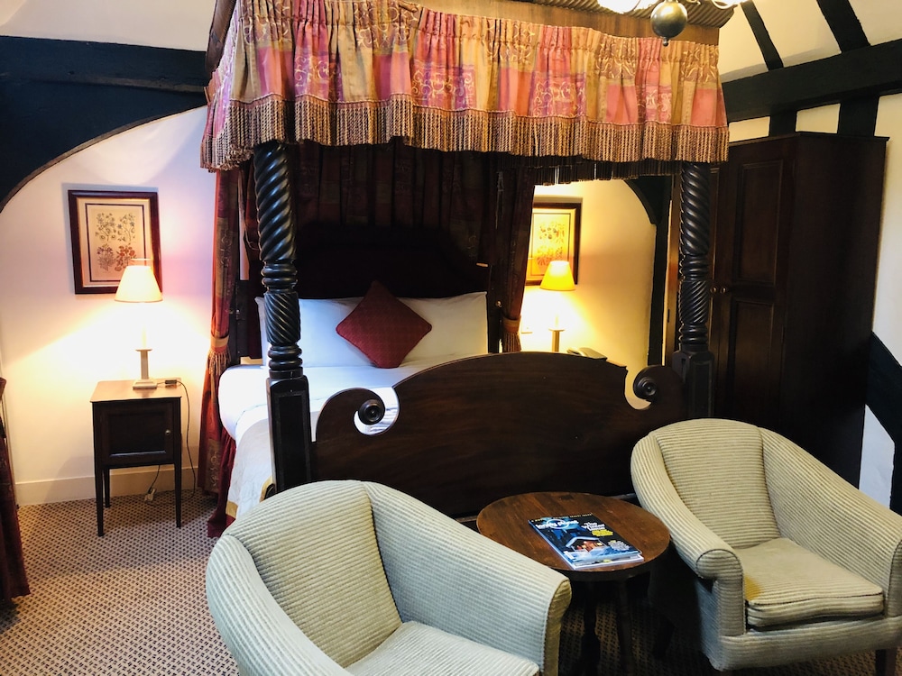 Brook Red Lion Hotel 38/49