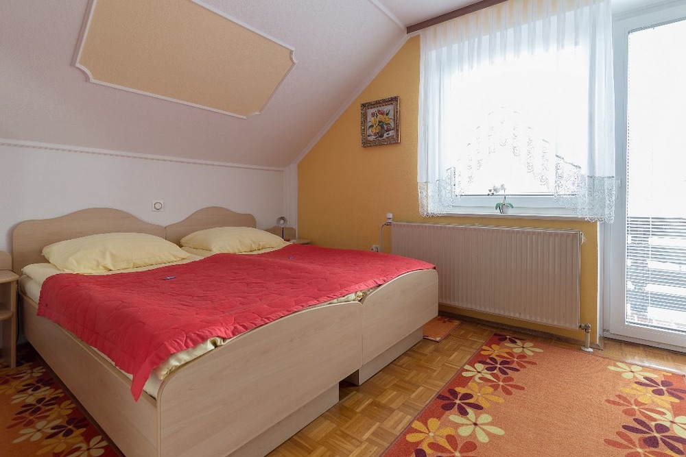 Rooms and Apartments Jana 14/76
