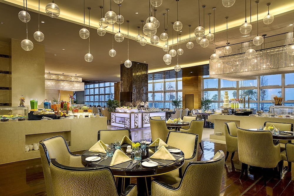 Crowne Plaza Yiwu Expo 36/50