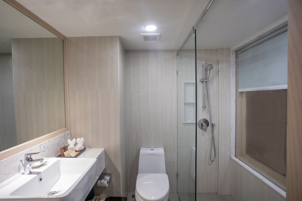 Courtyard by Marriot Phuket Patong Beach 20/65