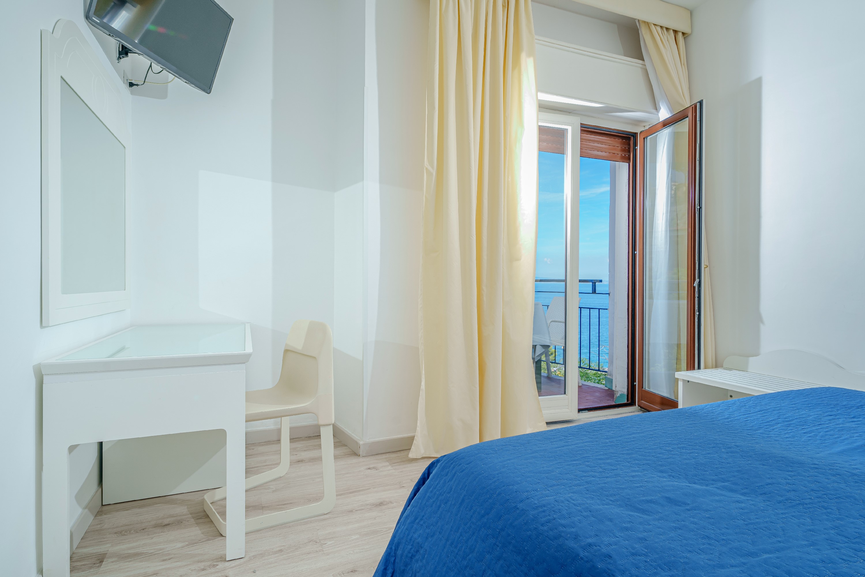 CLASSIC, DOUBLE BED, BALCONY