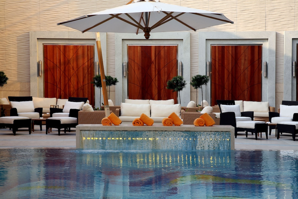swimming pool spa