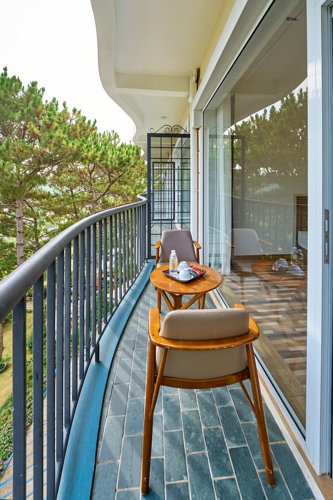 Romeo Juliet Dalat Resort 33/50