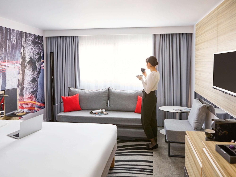 NOVOTEL BIRMINGHAM AIRPORT 22/66