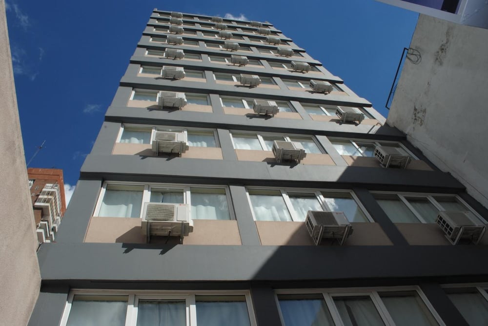 Juramento de Lealtad Townhouse Hotel 2/30