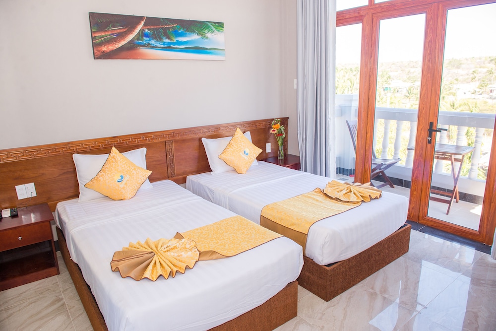 SUPERIOR, TWIN BEDS, BALCONY