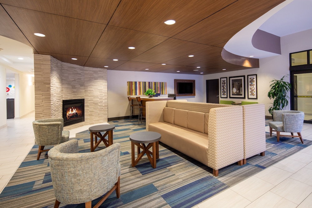 Holiday Inn Express Hotel & Suites Surprise 31/57