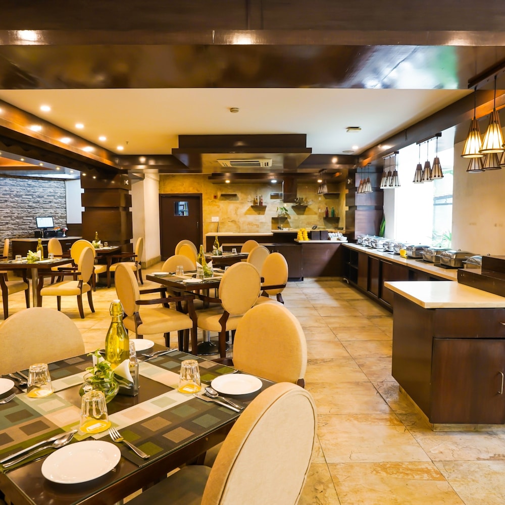 BloomSuites Electronics City (ex. Golden Tulip Hotel Bangalore Electronic City) 33/42