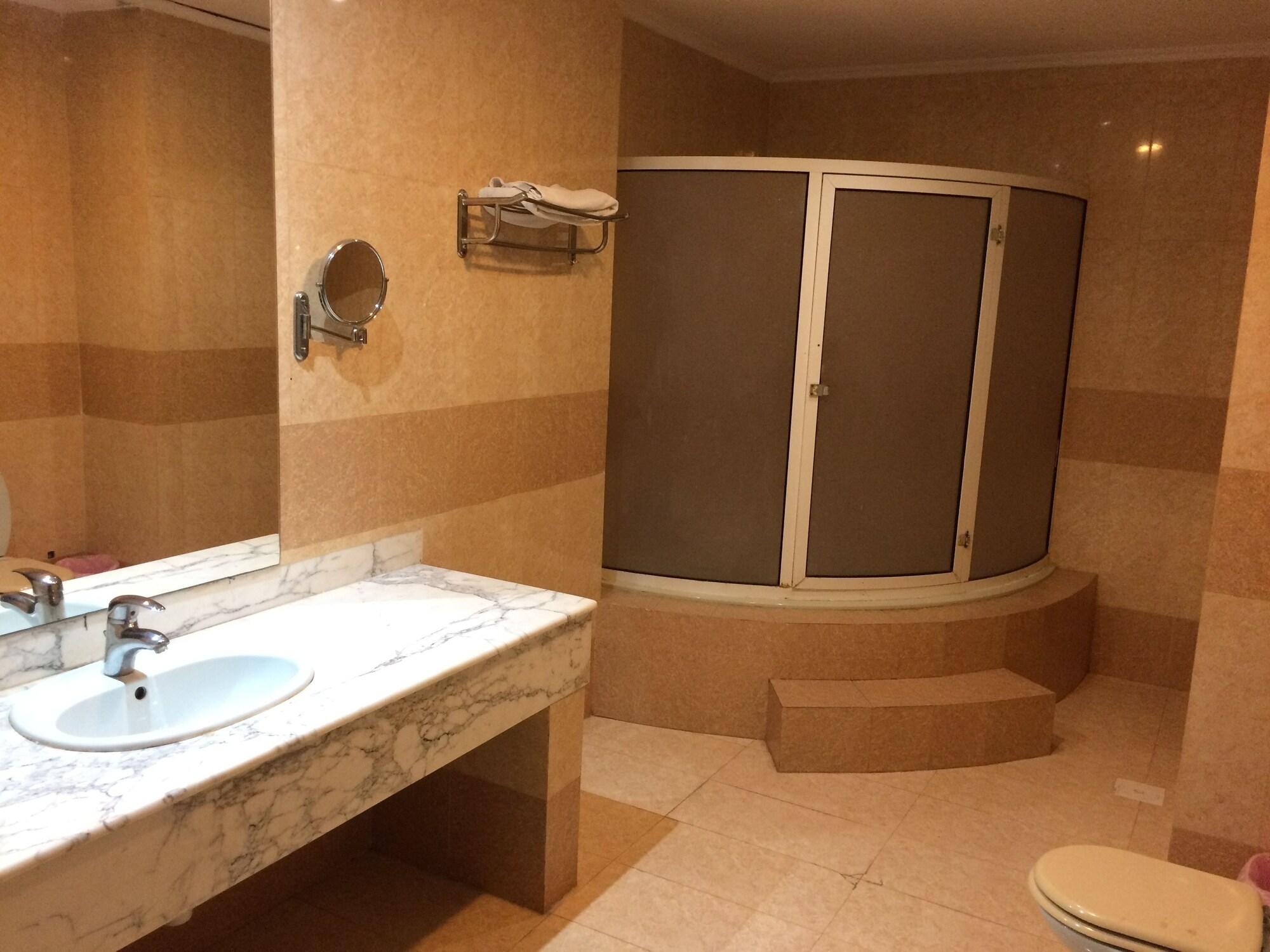Imperial Suites Hotel 32/32