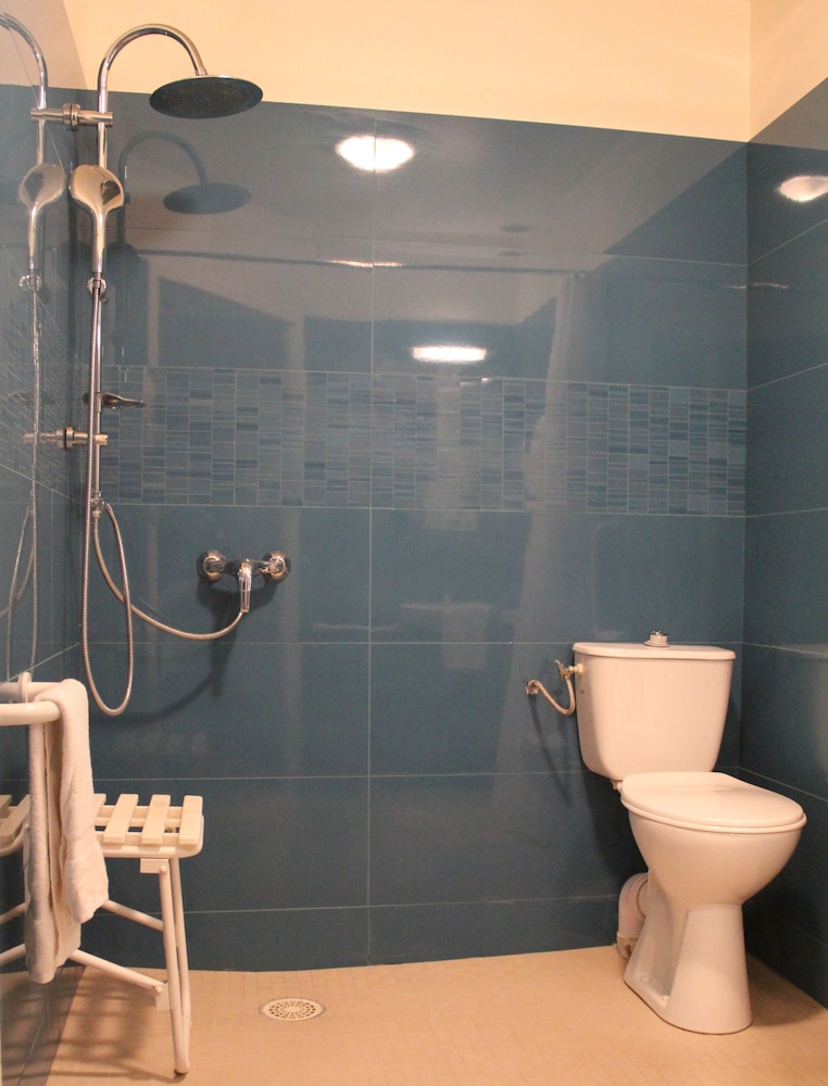 JUNIOR SUITE, TRAIN SIDE, ACCESSIBLE