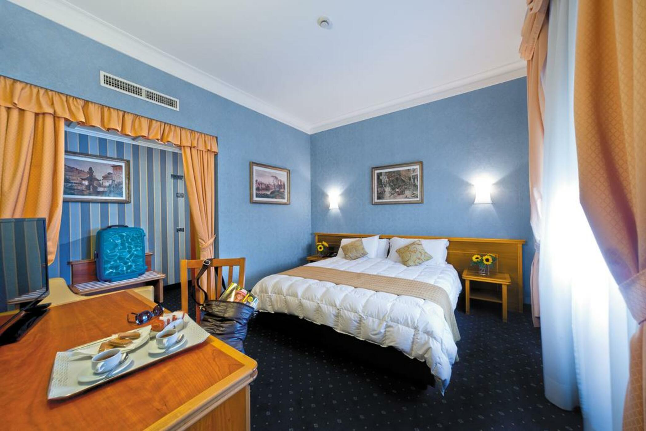 ROOM, SINGLE, DOUBLE BED