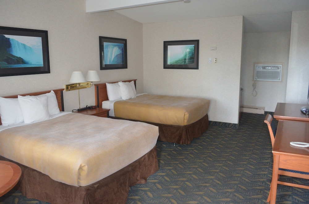 Travelodge by Wyndham Niagara Falls at the Falls 10/35