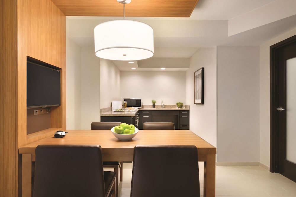 Hyatt Place Chicago O'Hare Airport 50/50