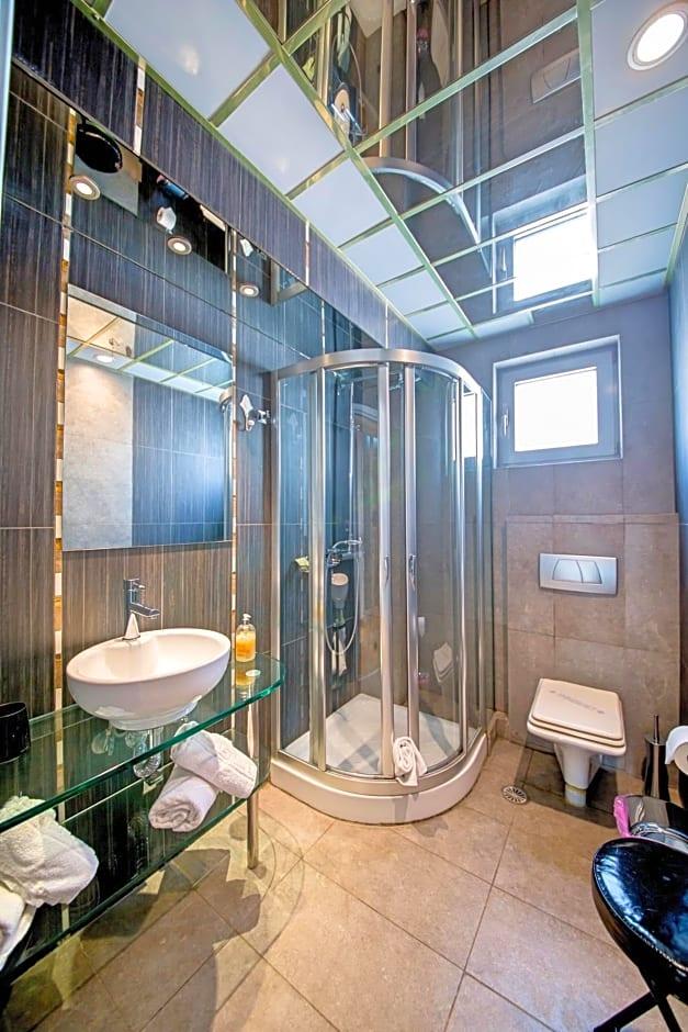 Comfy Boutique Hotel 19/39