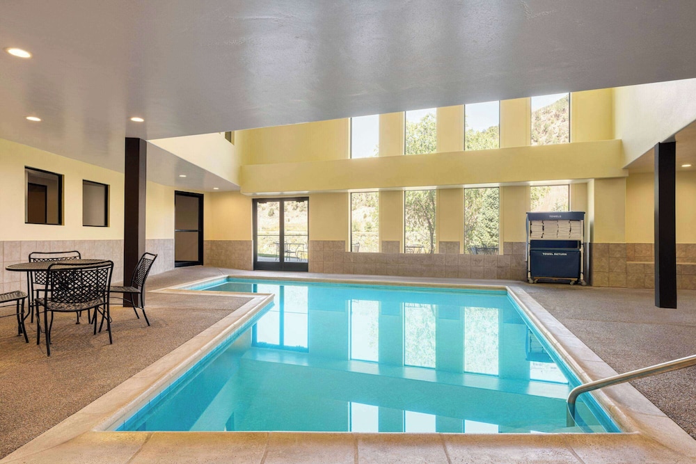 Days Inn by Wyndham Carbondale 18/38