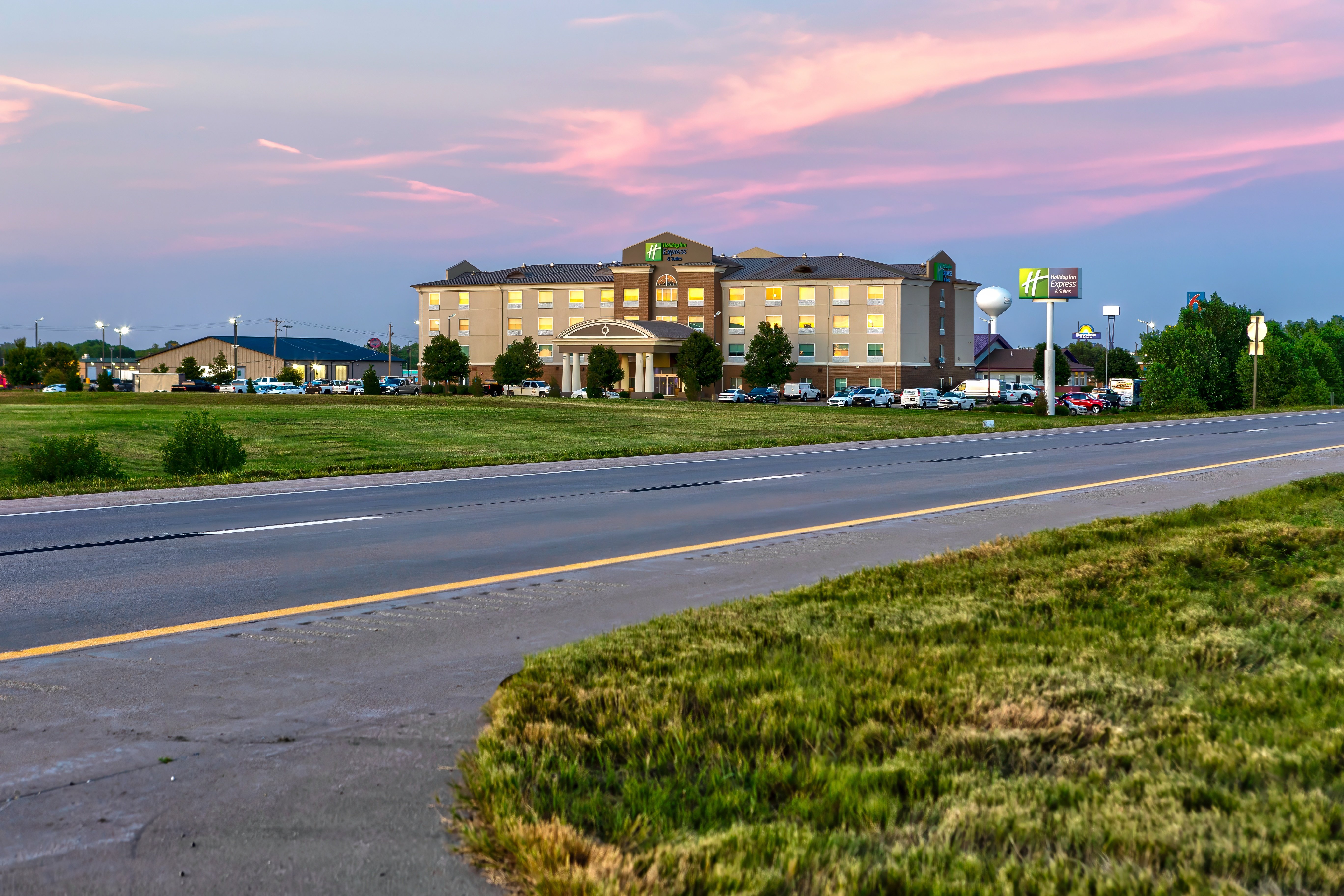 Holiday Inn Express Hotel and Suites Salina 2/62
