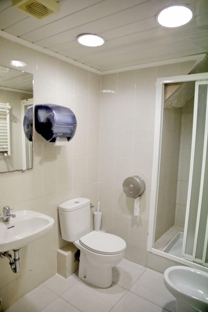 Hostal Apolo 43/46