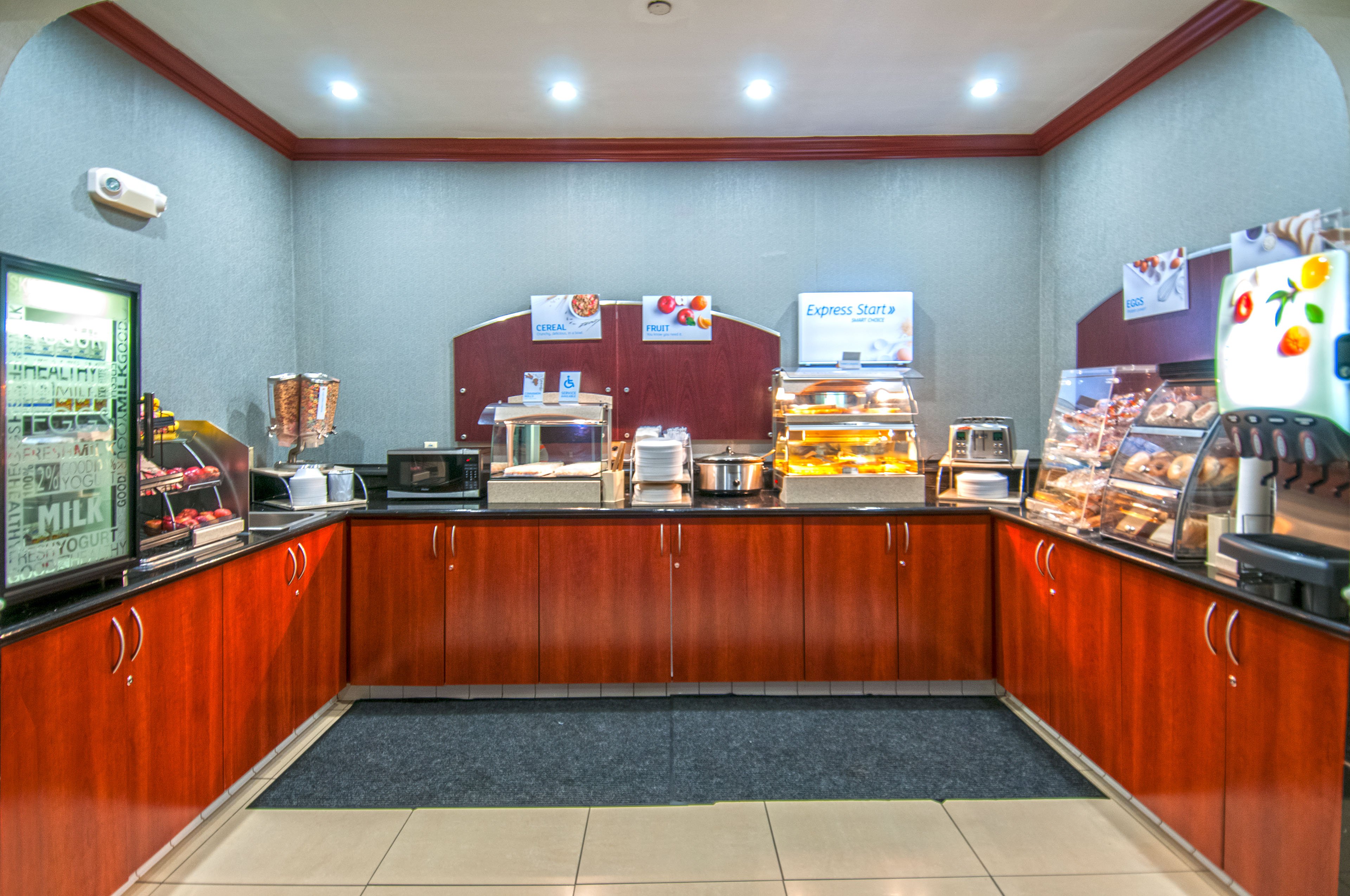 Holiday Inn Express Hotel Suites Bakersfield Central 15/71