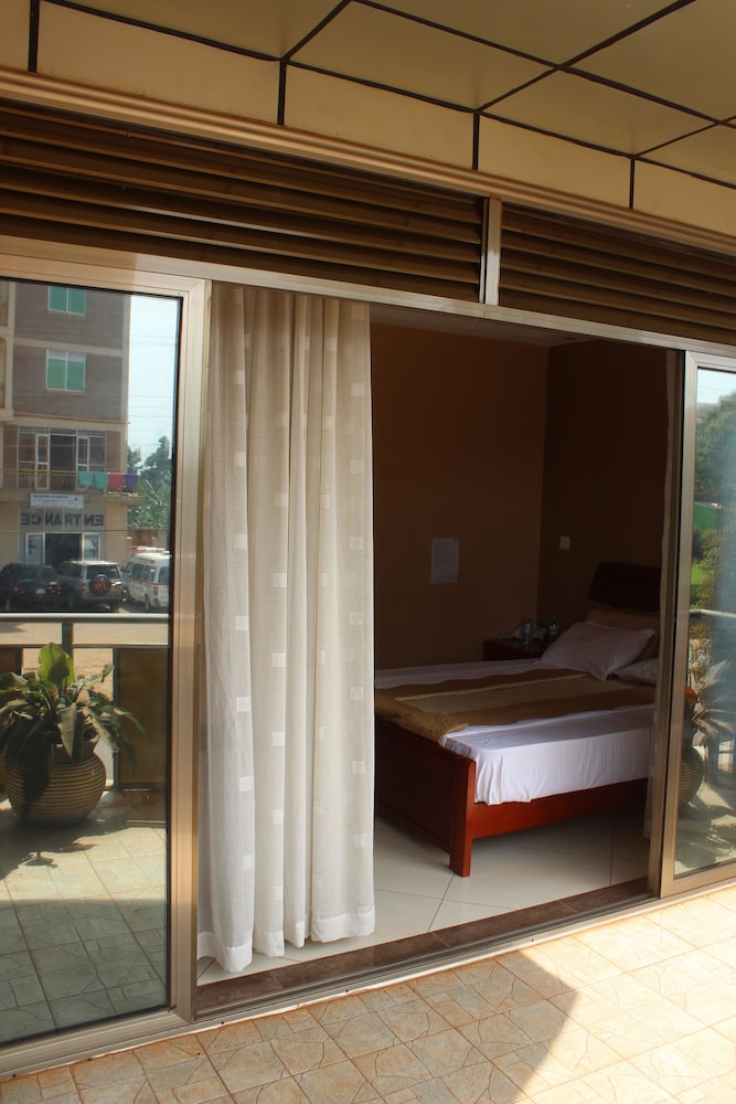 Sal's Boutique Hotel 7/35