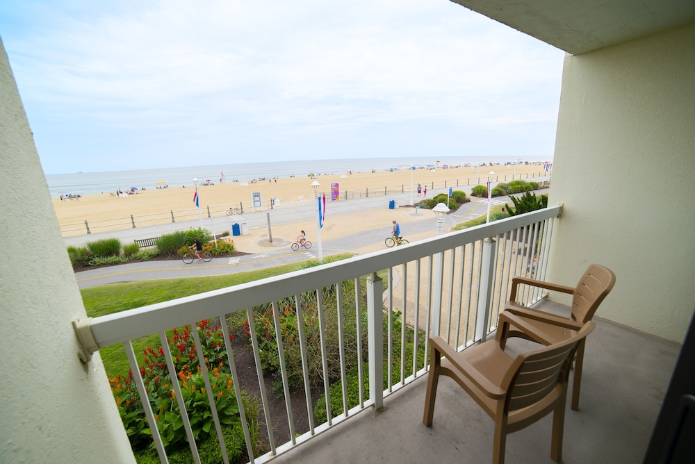The Oceanfront Inn 38/42