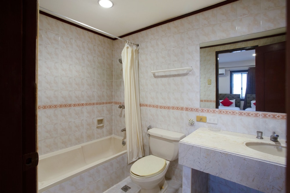 Humberto's Hotel 35/53