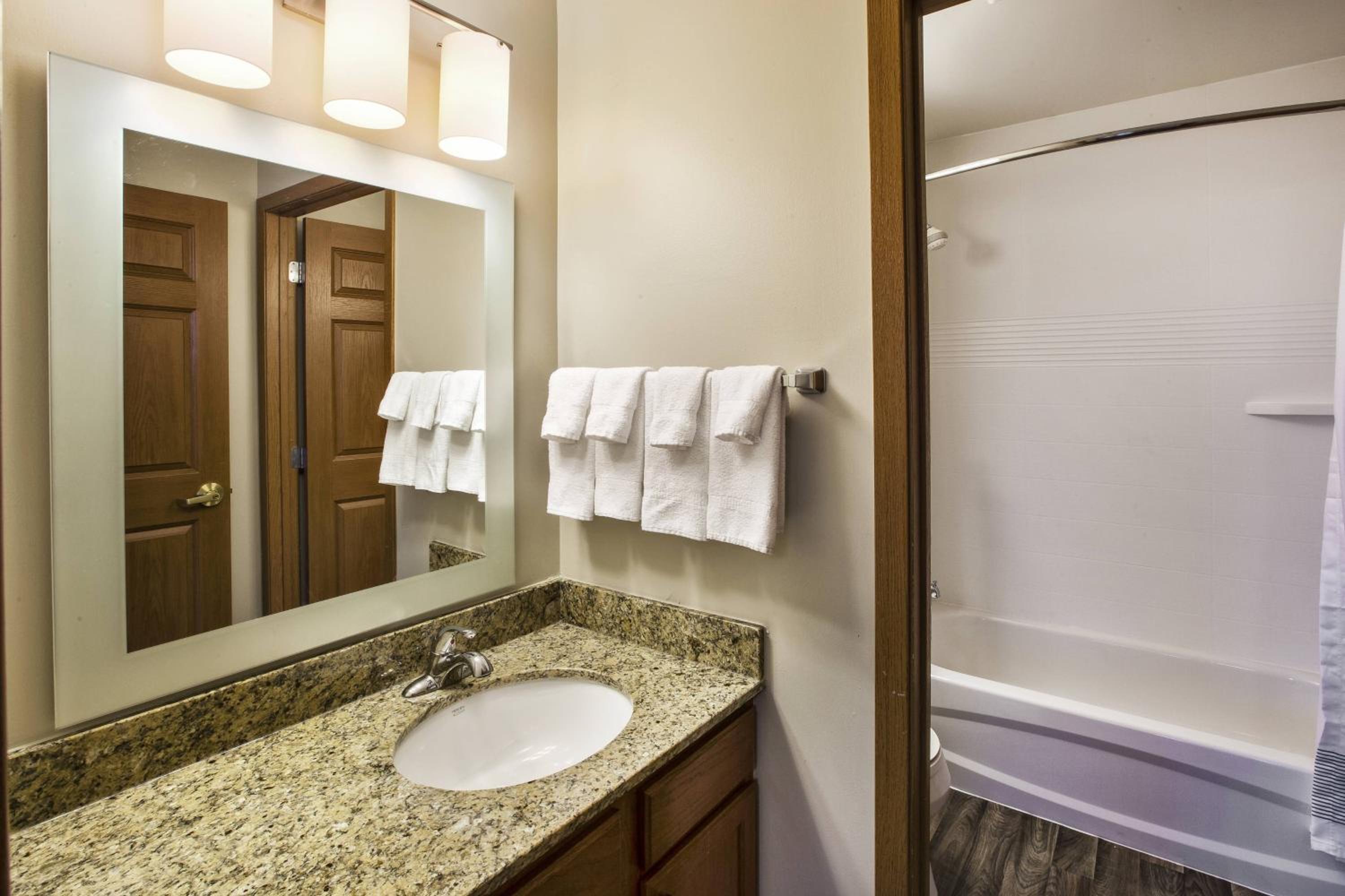 2 Bedrooms, Suite, Partial Water View