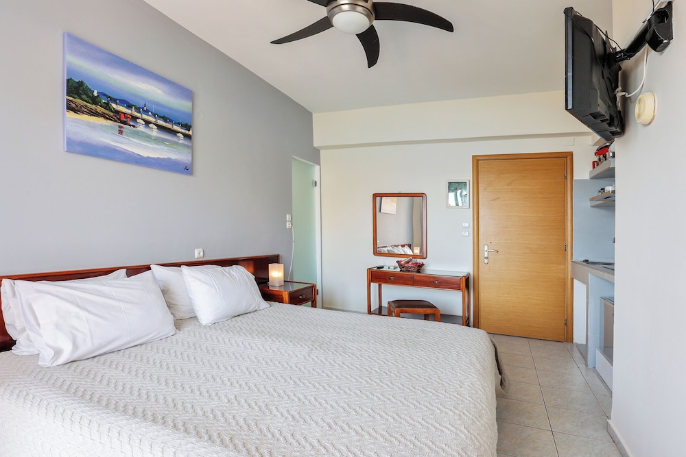 DELUXE, DOUBLE OR TWIN BED, SEA VIEW