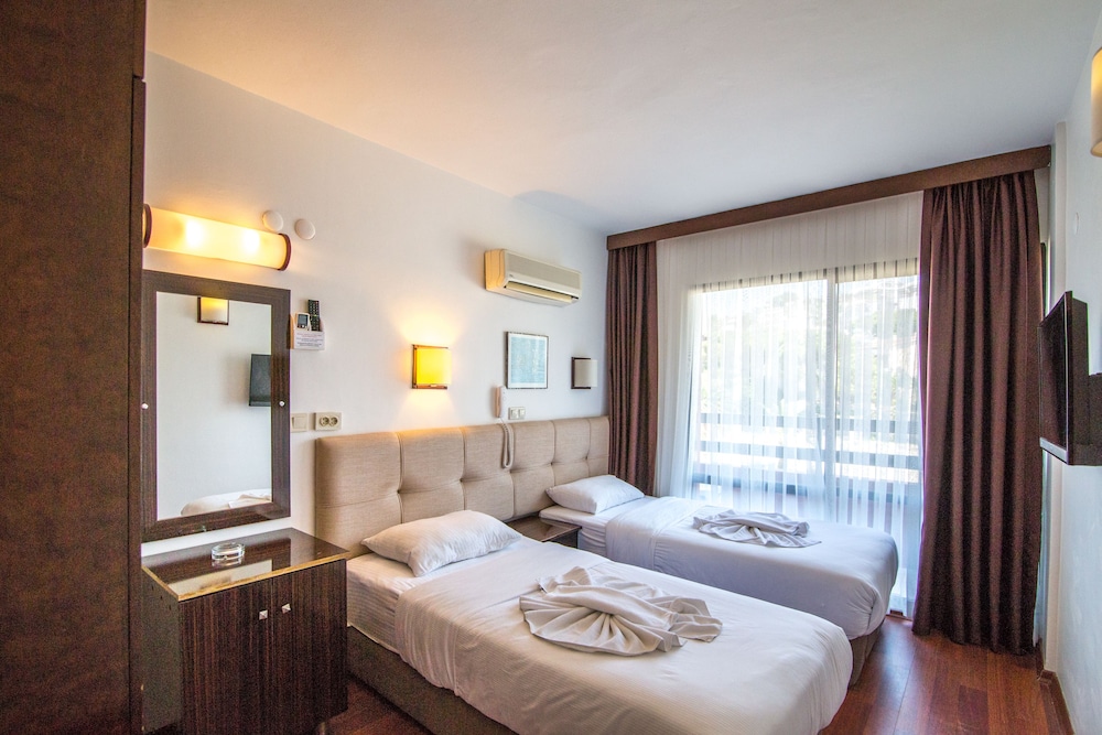 Sunday Hotel 20/50