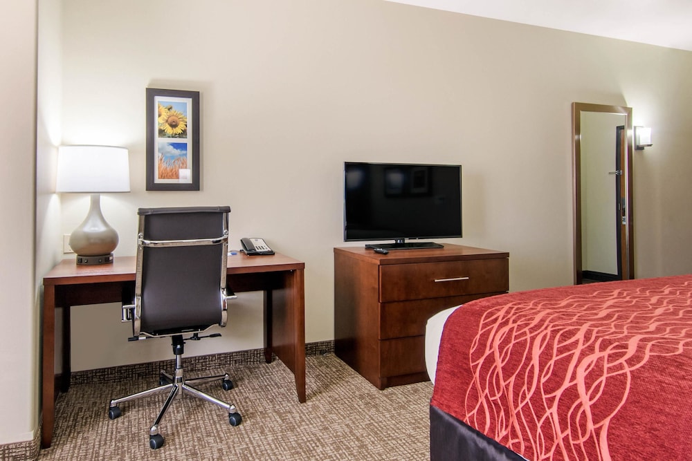 Comfort Inn and Suites Independence 36/40