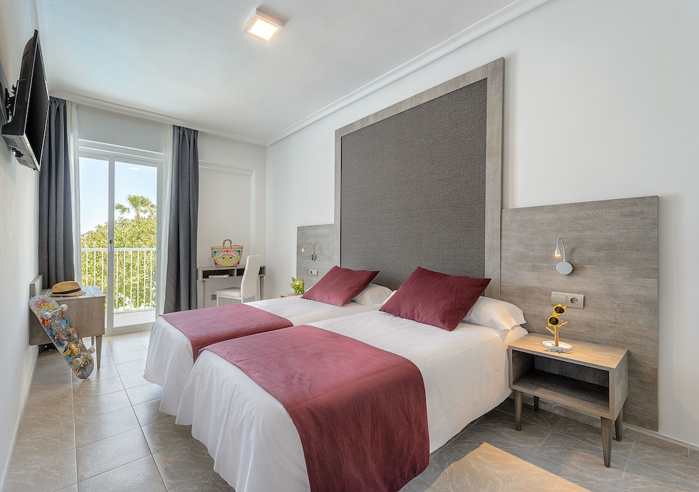 غرفة بسريرين منفصلين بشرفة، Hotel Vibra Marco Polo II - Adults Only 2/4