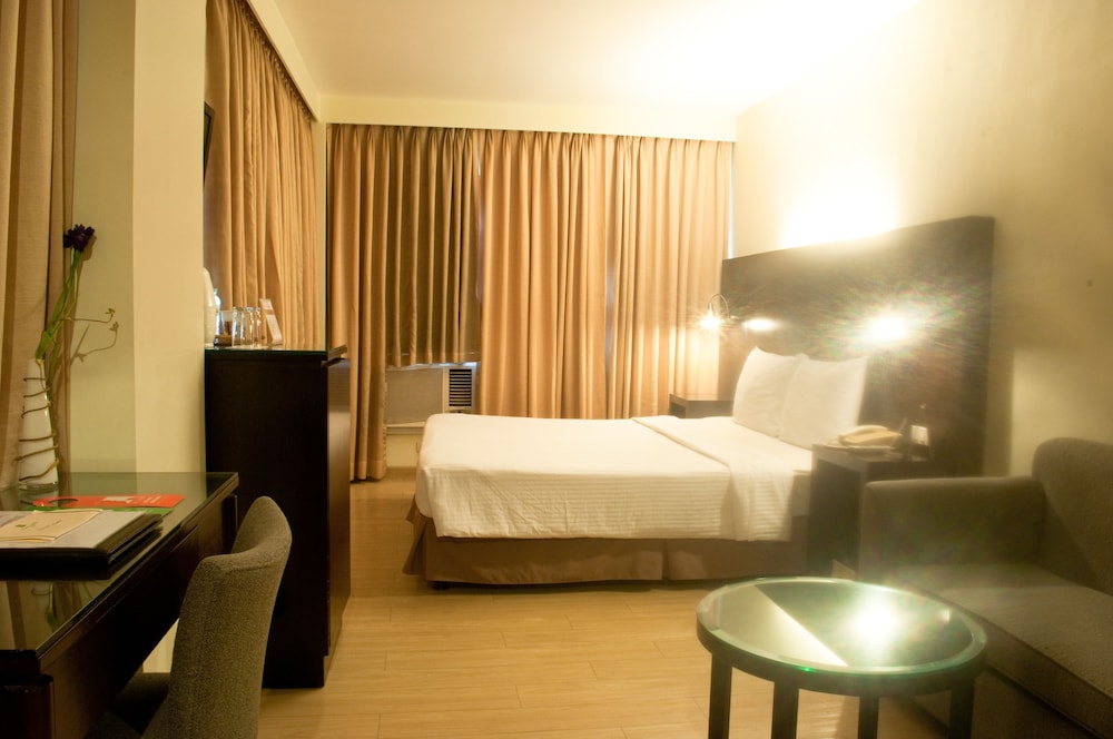 Pearl Lane Hotel 16/32
