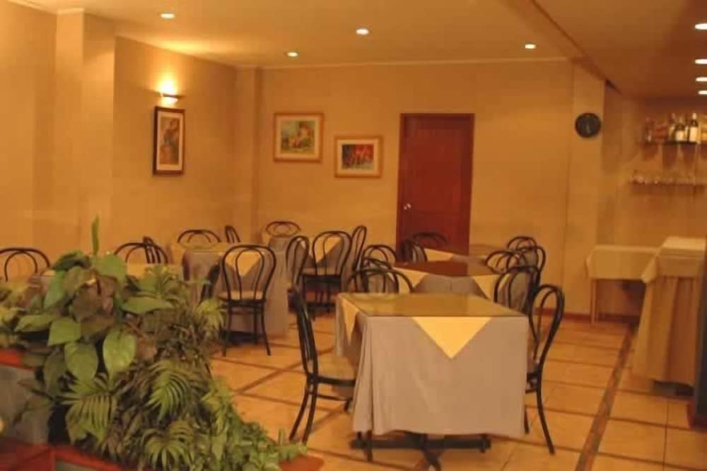 Acosta Hotel 51/55