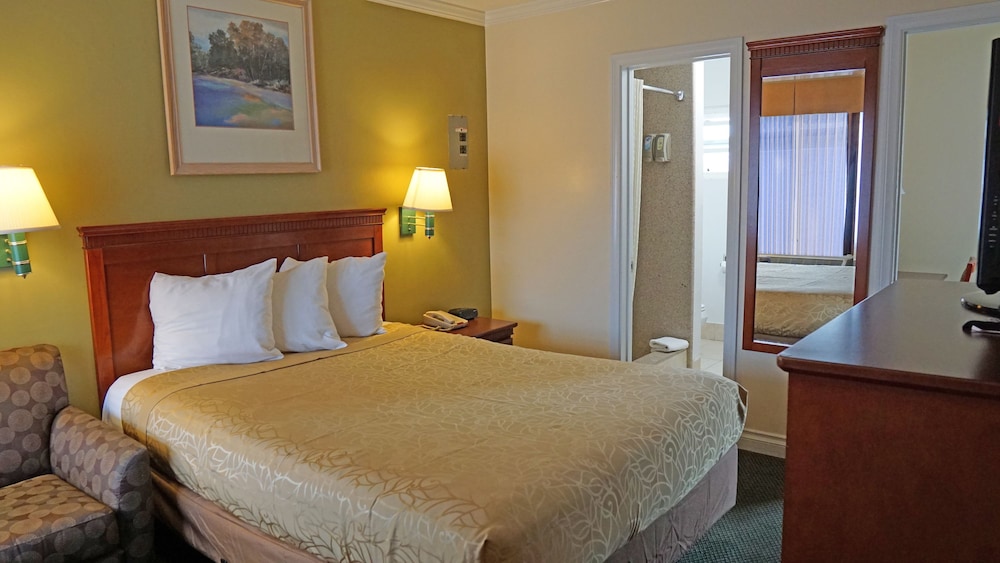 Redondo Inn and Suites 14/48